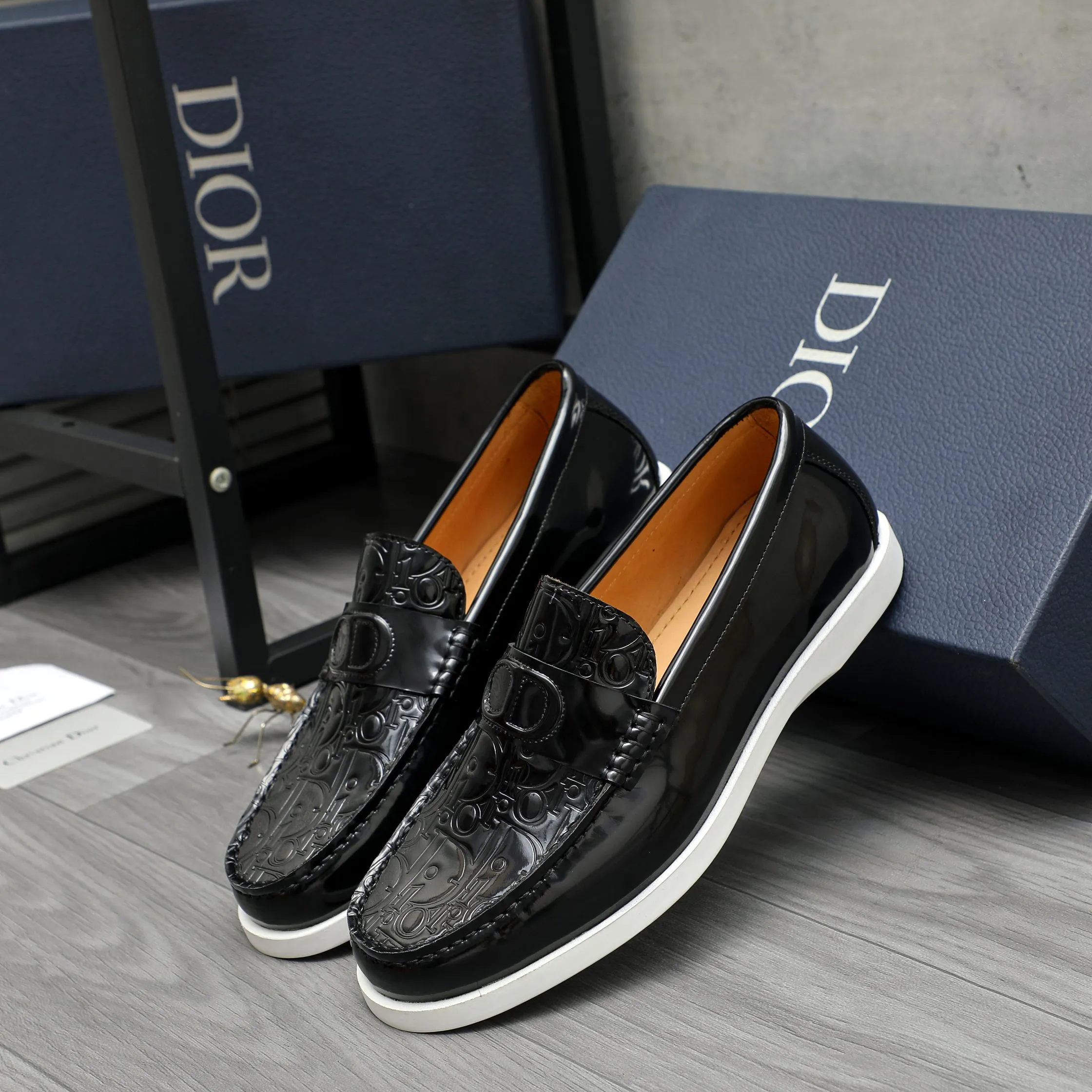 Men's shoes 💰460 Product trademark: Dior "Dior" casual slip-on leather shoes Regular size: 39-44 Product material: Selected pearlescent cowhide embossed upper, cowhide lining, rubber outsole